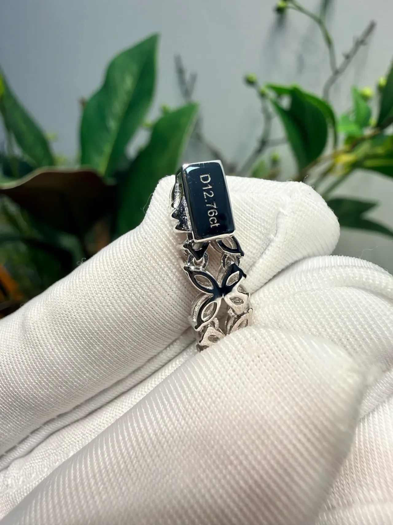 Braceletes com Motivo Floral Encrustado em Cristal e Acabamento Prateado 7