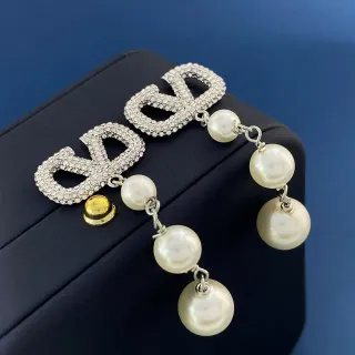 Crystal-Logo Multi-Pearl Brincos Pendentes