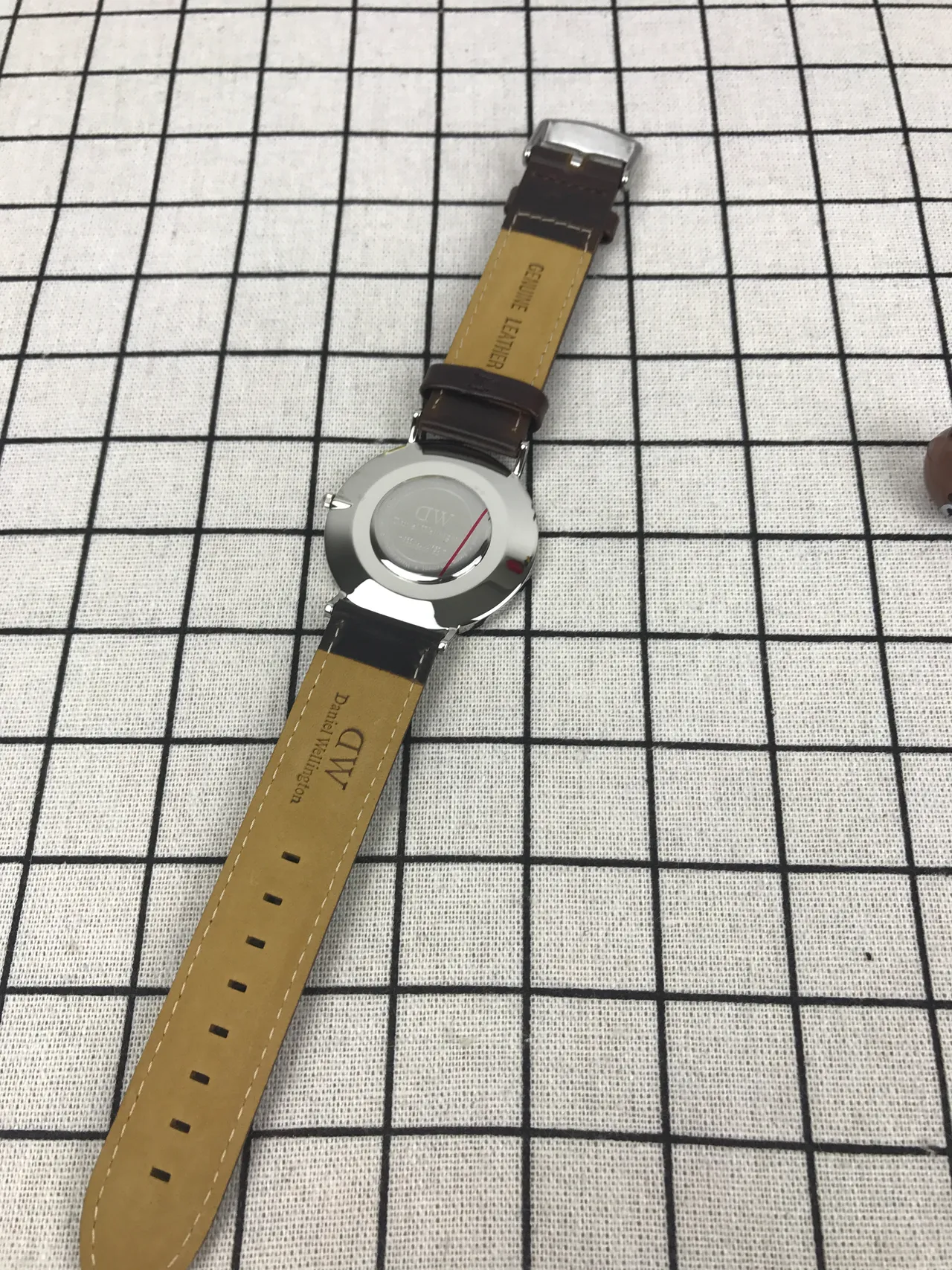 Daniel Wellington 经典极简黑色表盘棕色皮革表带石英手表 3
