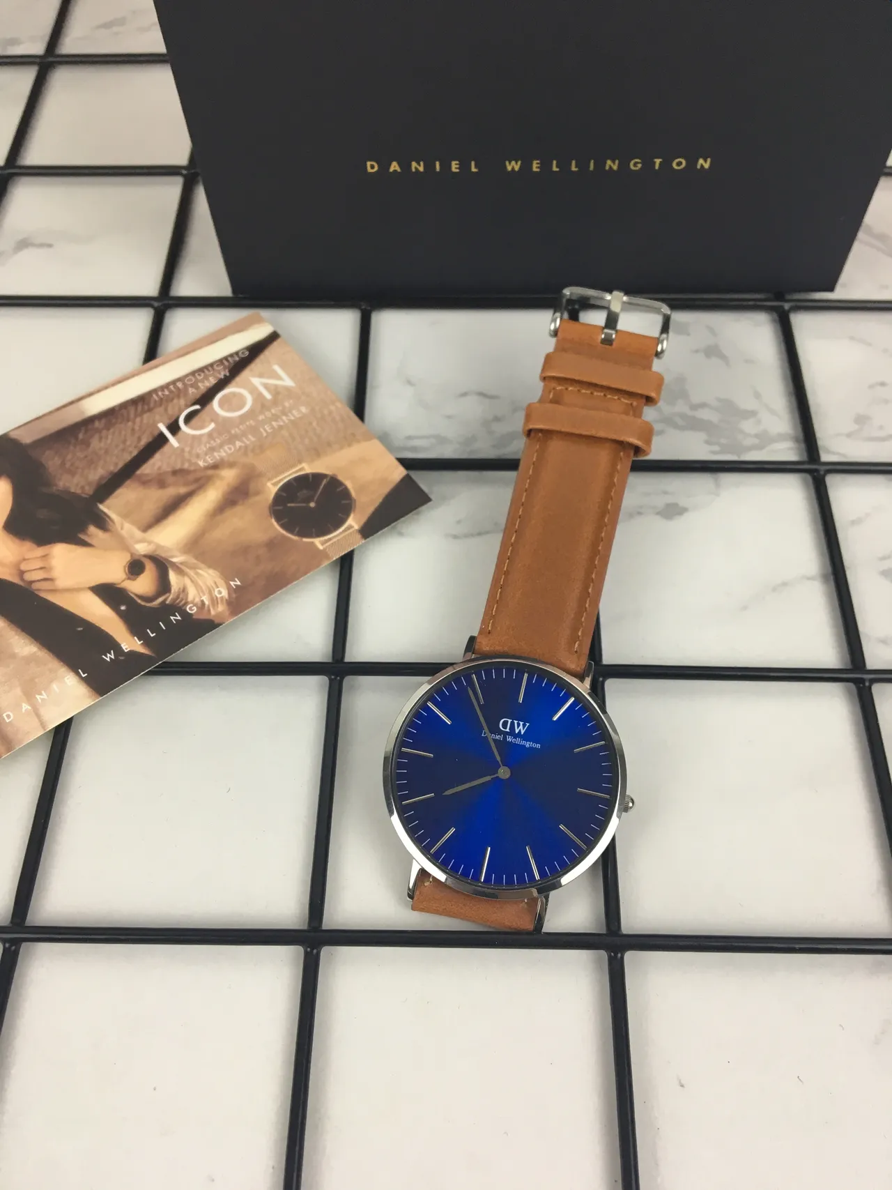Daniel Wellington Icon नीली ग्रेडिएंट डायल टैन लेदर स्ट्रैप क्वार्ट्ज वॉच 2