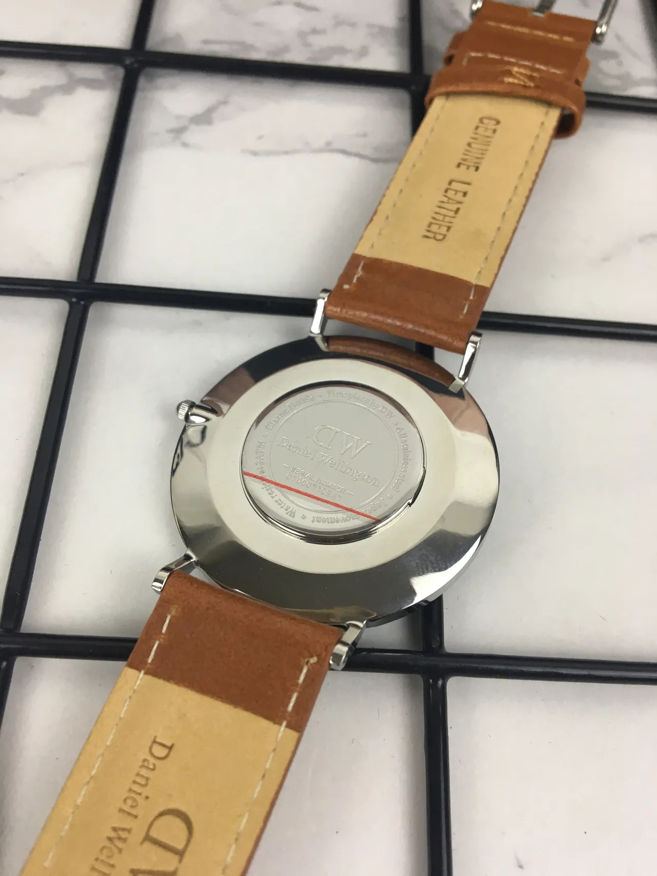 Daniel Wellington Icon नीली ग्रेडिएंट डायल टैन लेदर स्ट्रैप क्वार्ट्ज वॉच 3