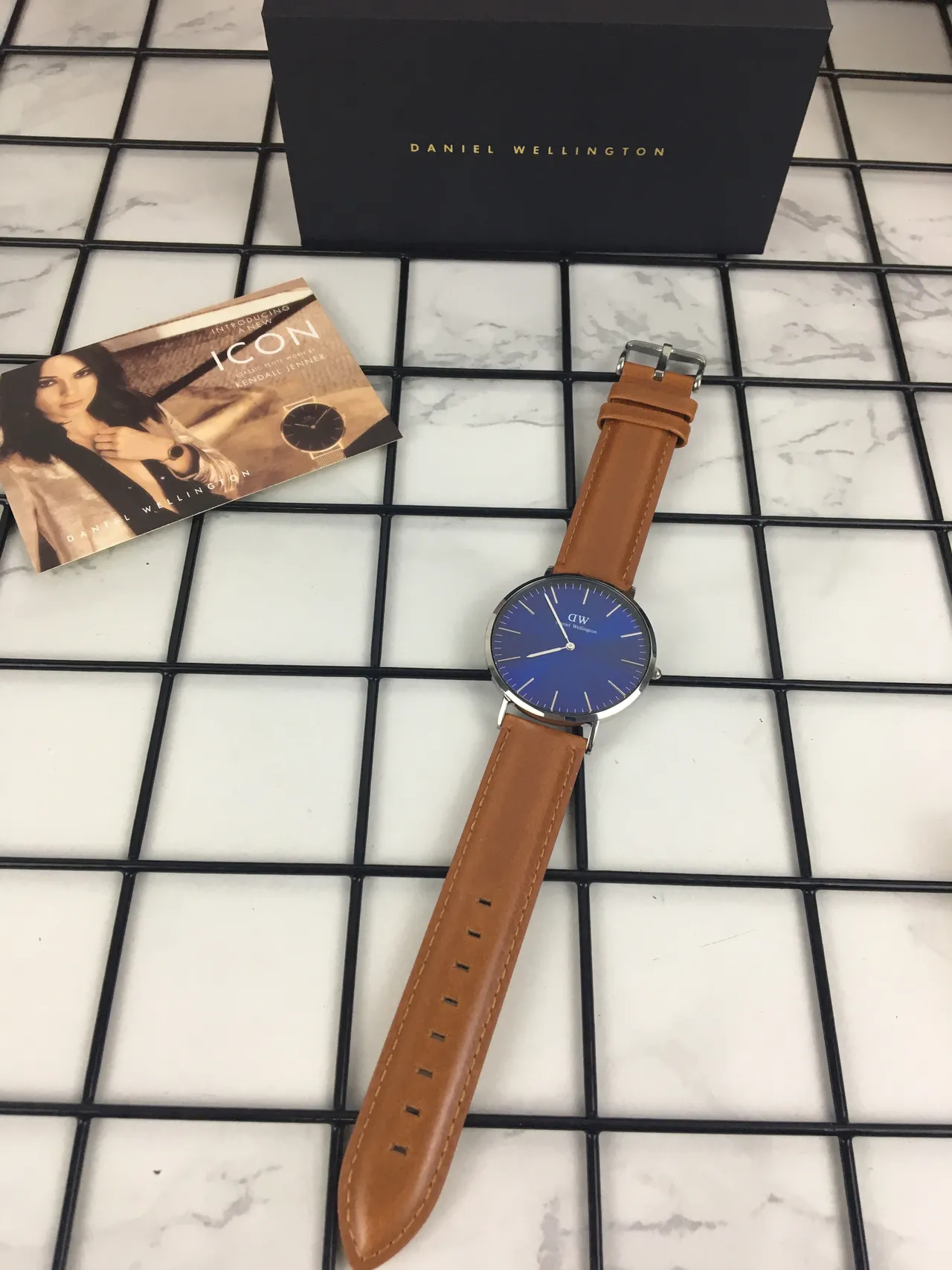 Daniel Wellington Icon नीली ग्रेडिएंट डायल टैन लेदर स्ट्रैप क्वार्ट्ज वॉच 6