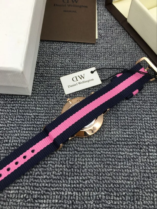 Daniel Wellington Cadran Minimaliste Blanc Marine Marqueurs d'Heure en Cristal Montre à Quartz 3