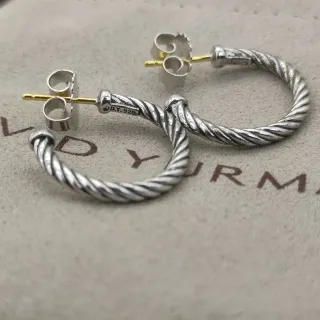 David Yurman Cable Classics أقراط حلقية ملتوية