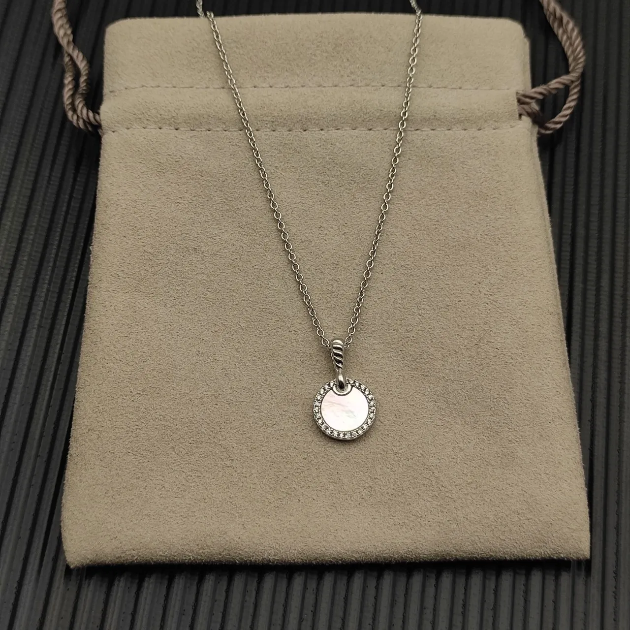 David Yurman Cable Collection اللؤلؤ الطبيعي والماس Pavé Diamond الديسك قلادة 9