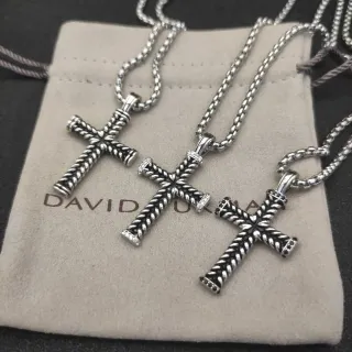 David Yurman Cable Cross collier argenté à texture tordue et silhouette