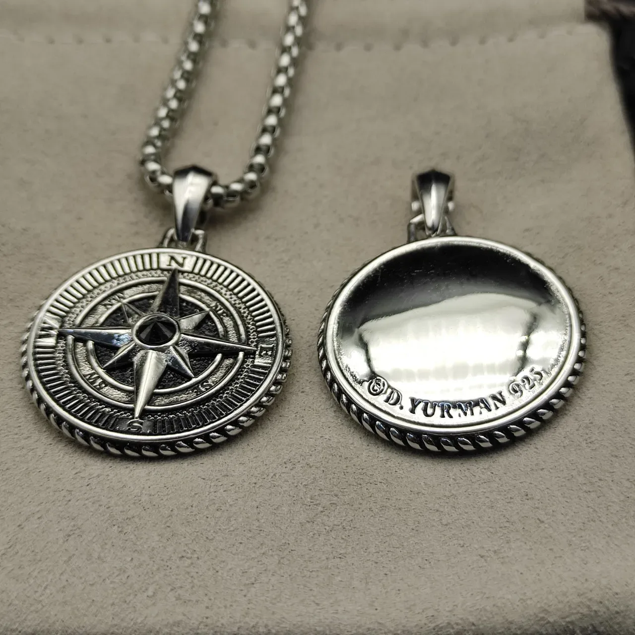 David Yurman Silver Black Circular Compass Pendant Textured Concentric Ring Border Necklace 3
