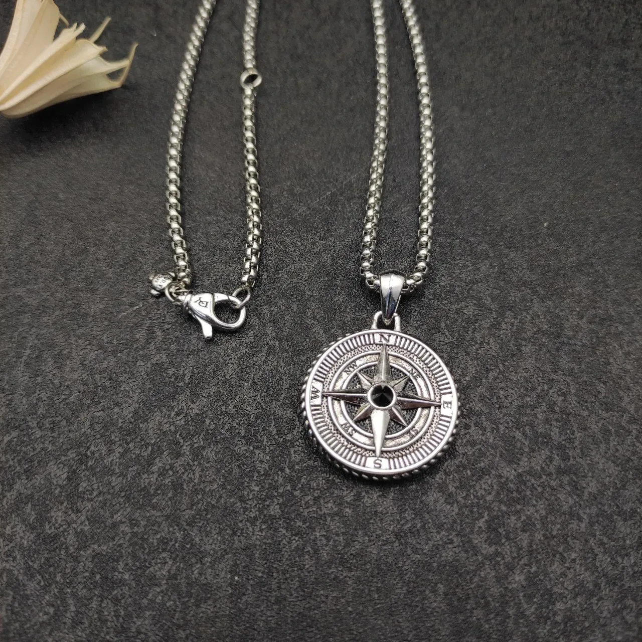 David Yurman Silver Black Circular Compass Pendant Textured Concentric Ring Border Necklace 7