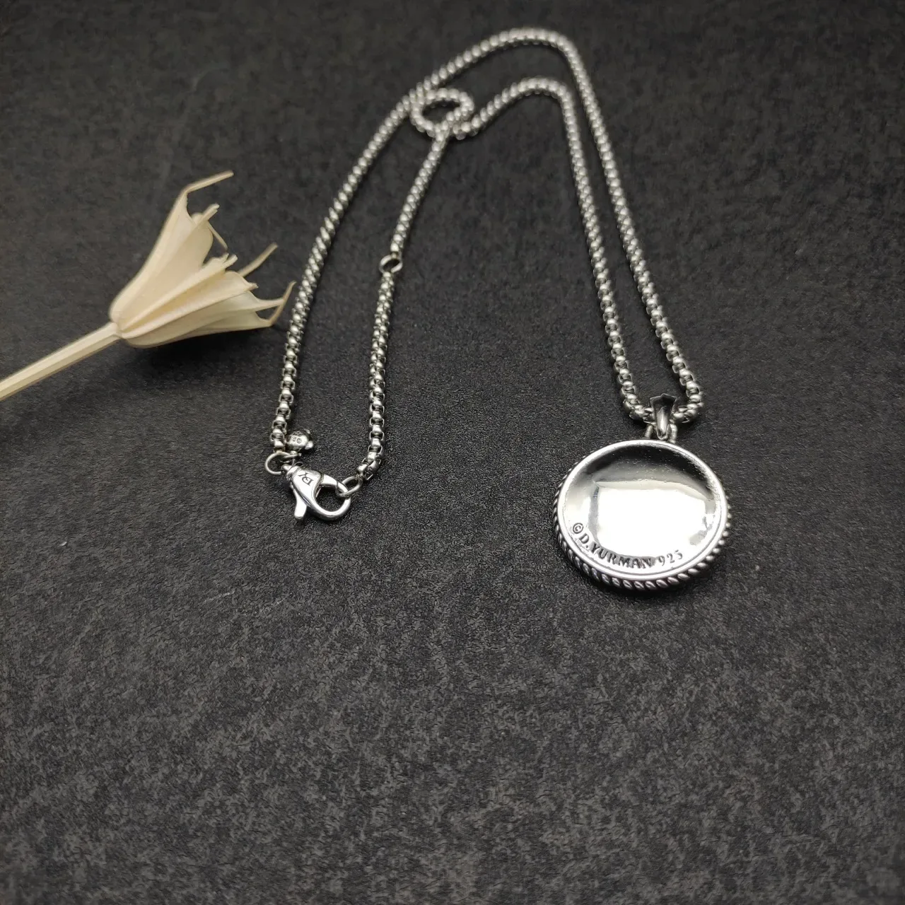 David Yurman Silver Black Circular Compass Pendant Textured Concentric Ring Border Necklace 9