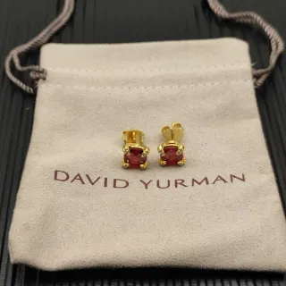 David Yurman أقراط أذن مربعة بحجر أحمر ذهب