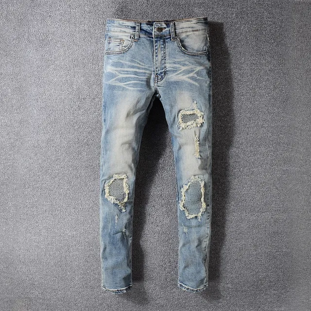 Jeans desgastado azul lavado claro con bajo en bruto 9
