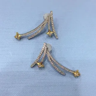 أقراط نجمية ثنائية اللون بتقنية Pavé