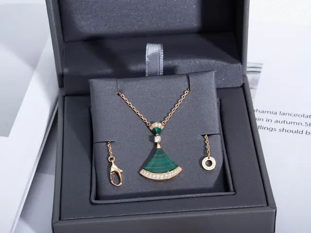Fan-Shaped Malachite and Pavé Stone Gold-Tone Necklace 5