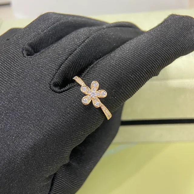 Flower-Shaped Pavé Five-Petal Stackable Rings 5