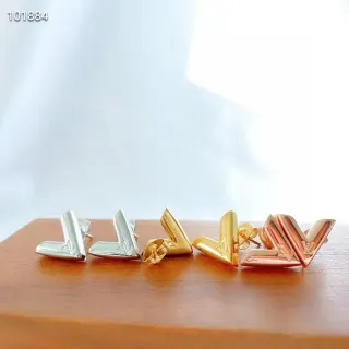জ্যামিতিক V-আকৃতির ধাতব স্টাড কানের দুল