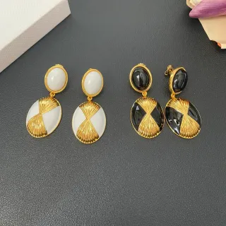 Brincos com motivo de leque de gota dupla ovalada em ouro e preto
