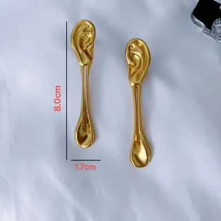 مجوهرات نحتية ذهبية على شكل أذن