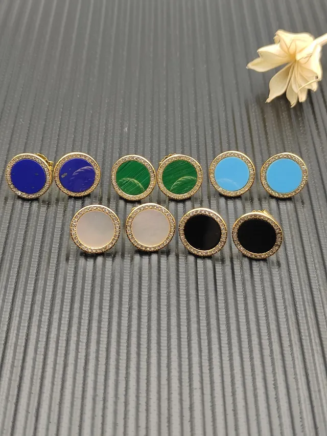 Boucles d'oreilles en or avec pierres cabochon ovales multicolores en halo pavé 7