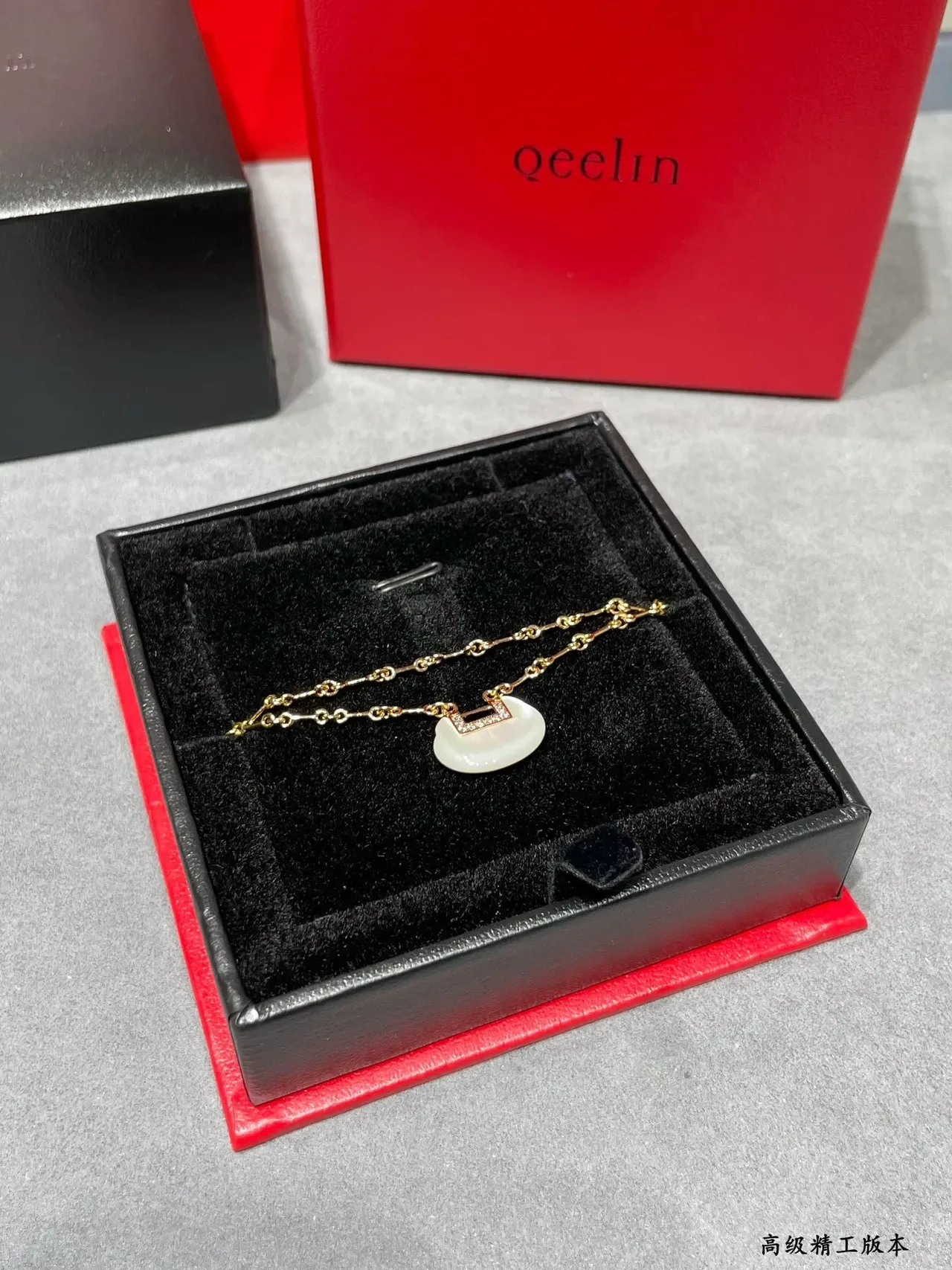Gold Red Chain Link Agate Pendant Bracelet 4