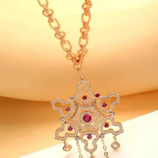 Collier pendentif or rouge inspiré du filigrane ouvert