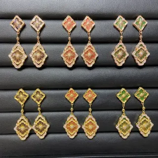 Brincos de gota em tom dourado com filigrana e esmalte de cristal