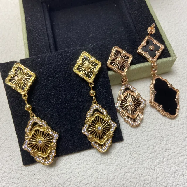 Brincos de gota em tom dourado com filigrana e esmalte de cristal 6