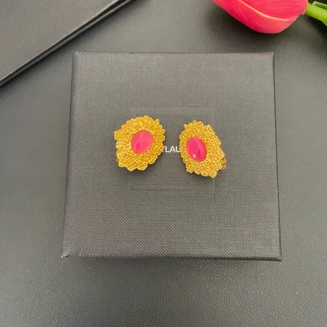 Gold-Tone Floral Textured Cabochon Pink Stud Earrings 8