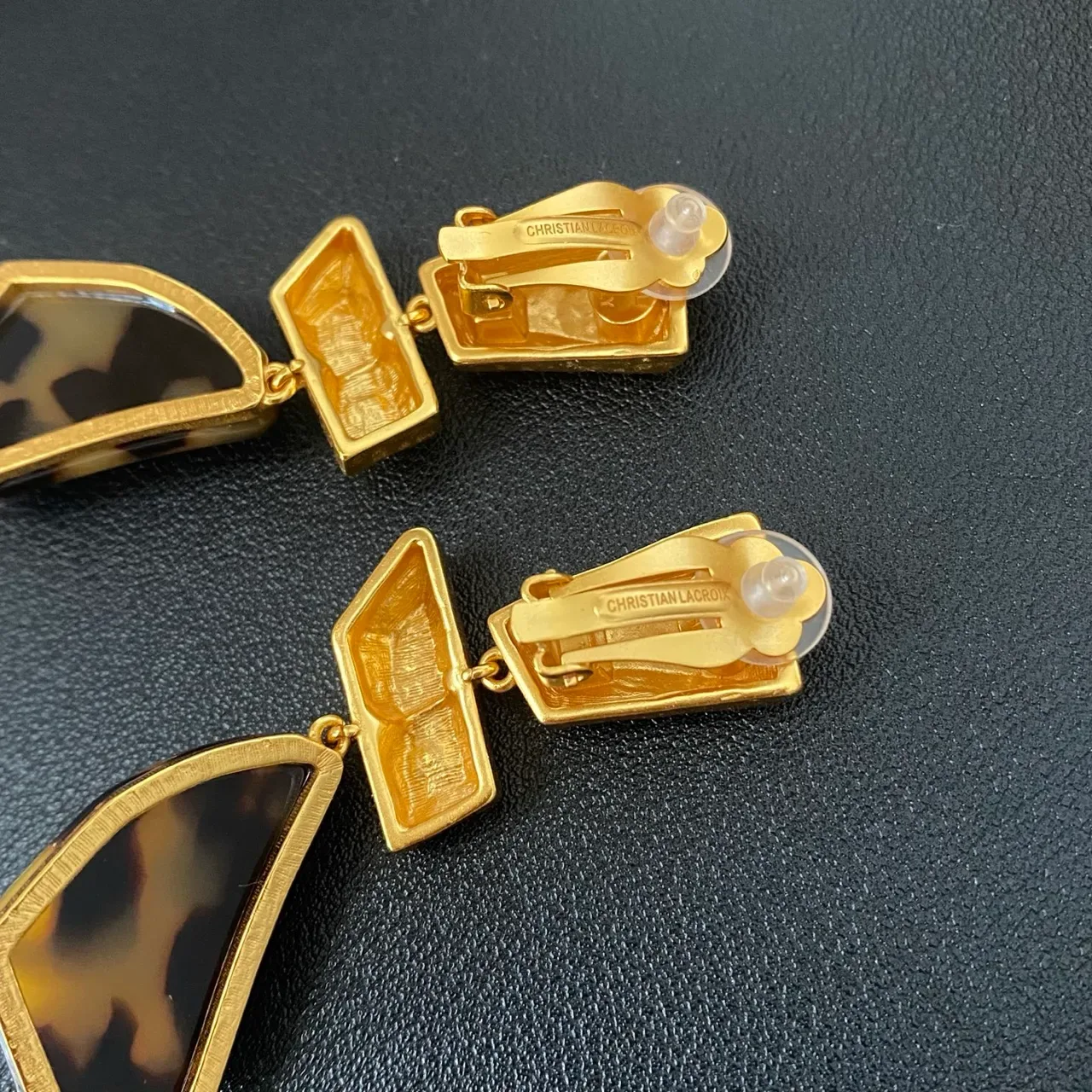 Boucles d'oreilles pendantes en résine géométrique à effet tortoiseshell doré 4
