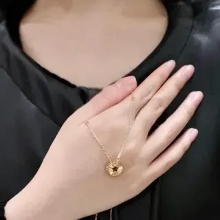 Collier avec pendentif de ton doré Sunburst