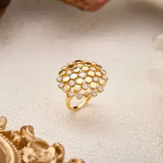 金白六边形蜂窝图案镶嵌透明宝石戒指