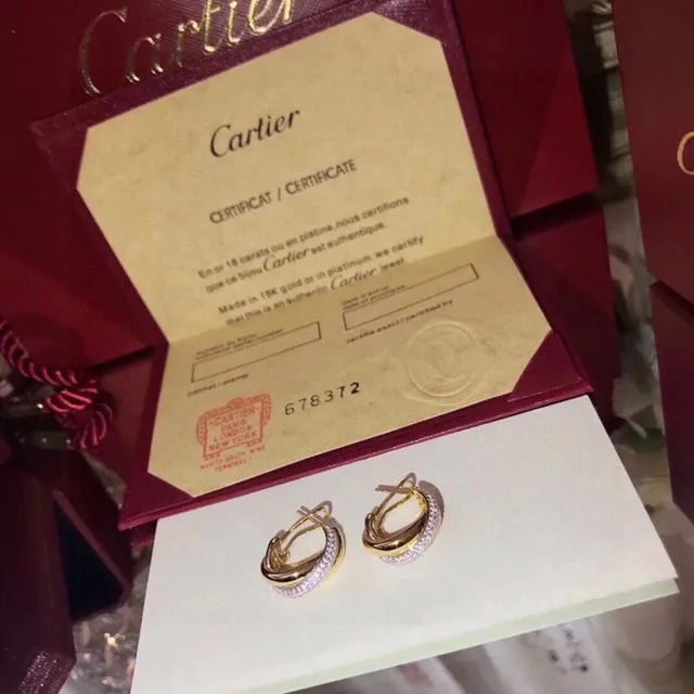 Boucles d'oreilles dorées blanches entrelacées à triple bande avec accent de pierres pavées 4