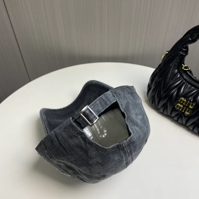 Casquette de baseball en denim gris doré distressed avec détail de bord effiloché 8