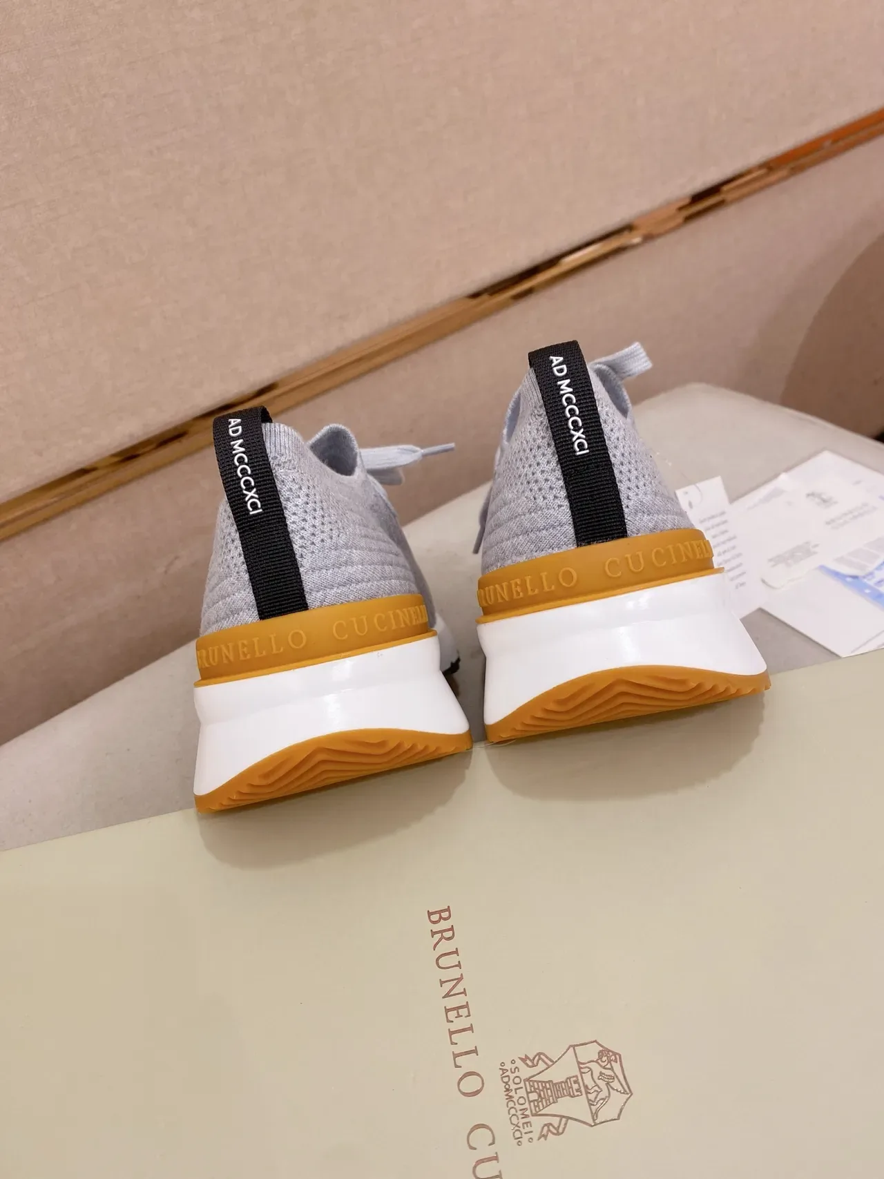 灰橙针织鞋面分层中底运动鞋 3