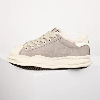 Zapatilla Lifestyle Ante Gris Forro de Cordero Suela Media Gruesa