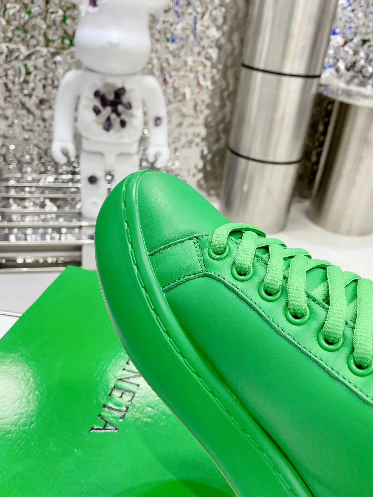 Green Monochromatic Smooth Leather-Like Upper Sneakers 5