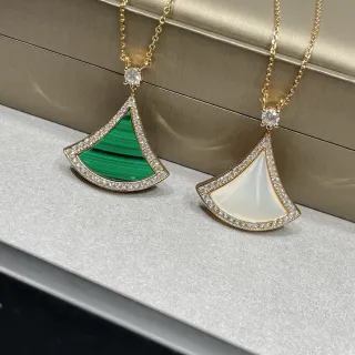 সবুজ সাদা পাখনা আকৃতির পেন্ড্যান্ট Pavé-Set Border নেকলেস