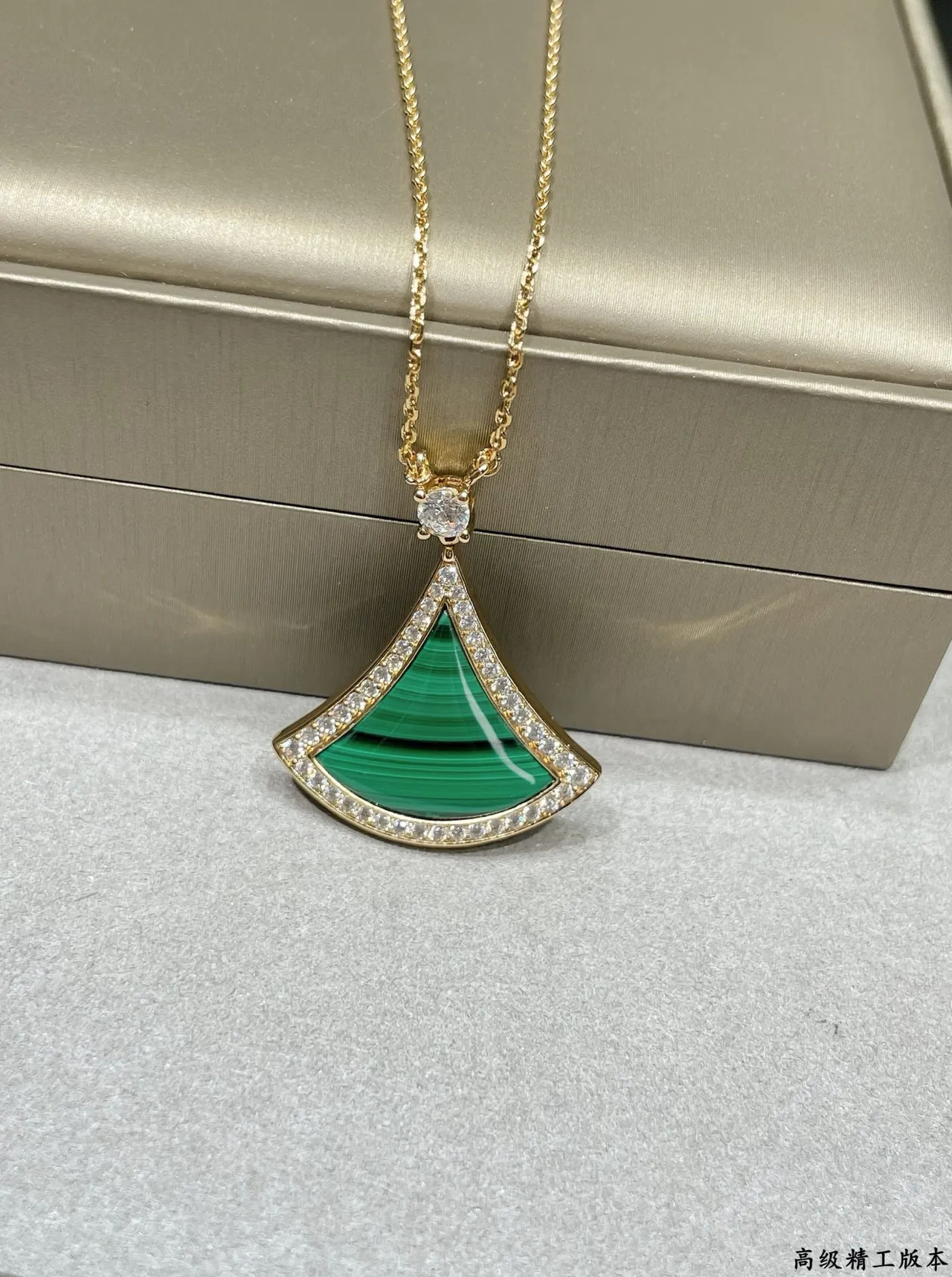 Green White Fan-Shaped Pendant Pavé-Set Border Necklace 5
