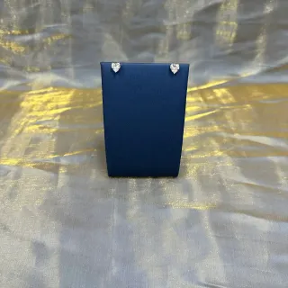 أقراط على شكل قلب بحجر مقطع