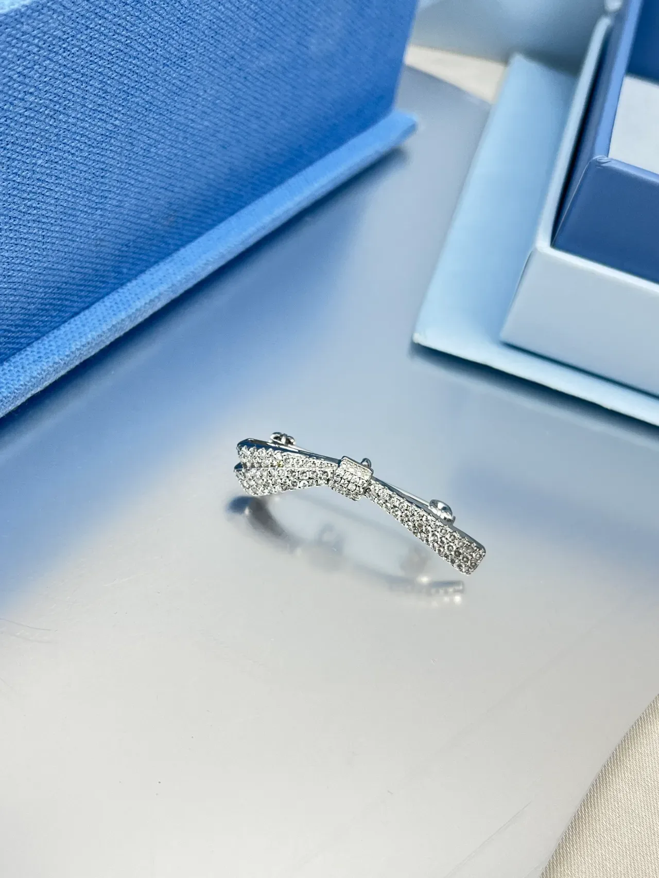 HEFANG Bow-Shaped Pavé-Crystal Silver-Tone Brooch 5