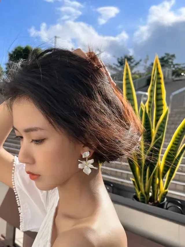 HEFANG Silver Yellow Floral Motif Textured Metallic Finish Earrings 4