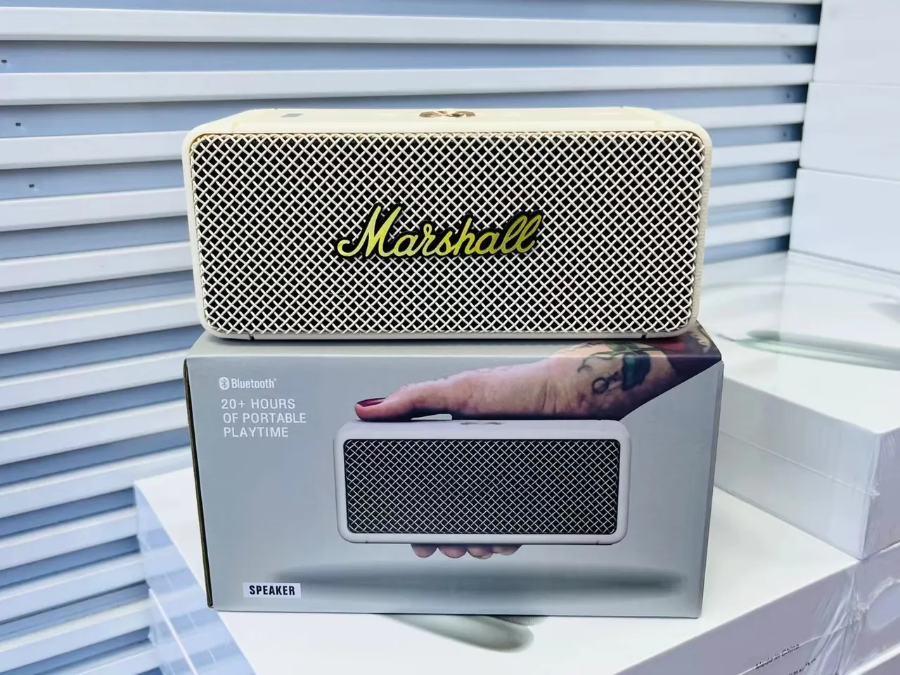 Marshall Beige Gold Forma rectangular compacta Rejilla de metal con patrón de diamante Altavoz portátil 3