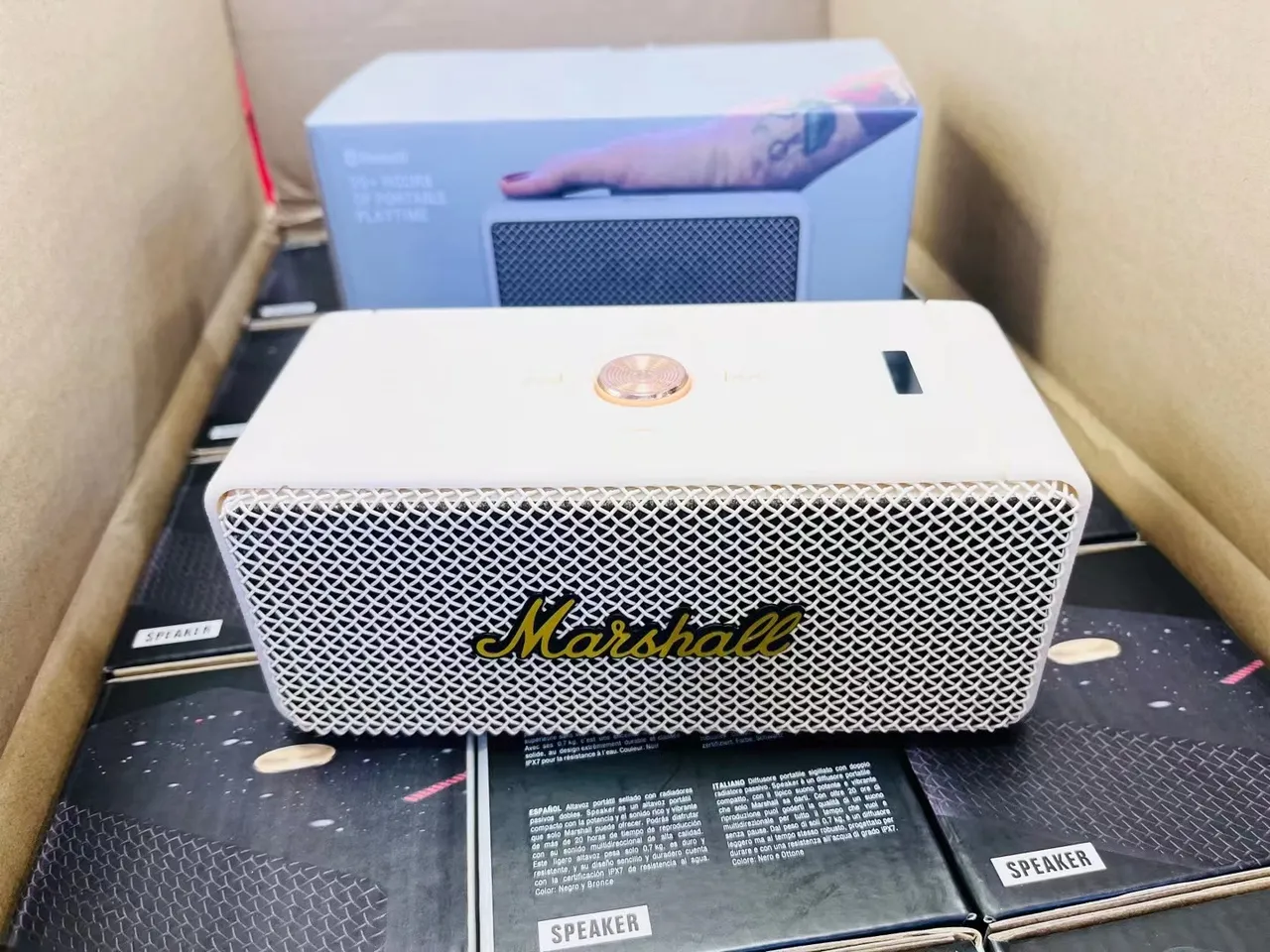 Marshall Beige Gold Forma rectangular compacta Rejilla de metal con patrón de diamante Altavoz portátil 7