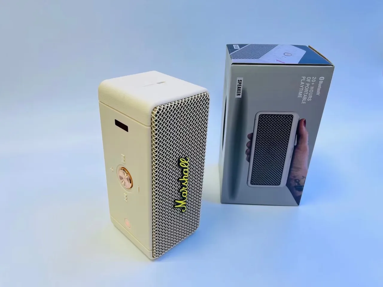 Marshall Beige Gold Forma rectangular compacta Rejilla de metal con patrón de diamante Altavoz portátil 12