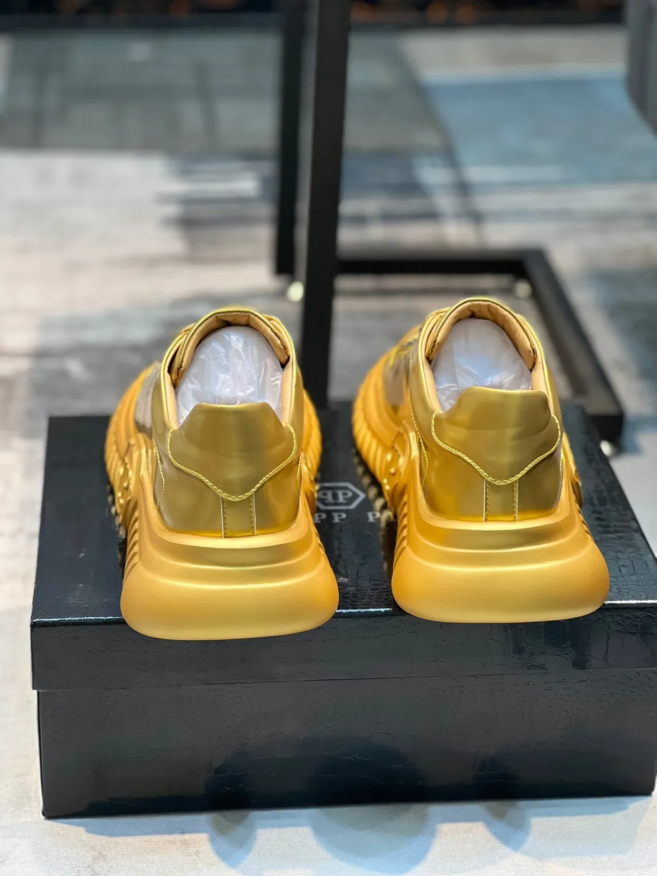 Metallic Gold Low-Top Platform Sneaker 2