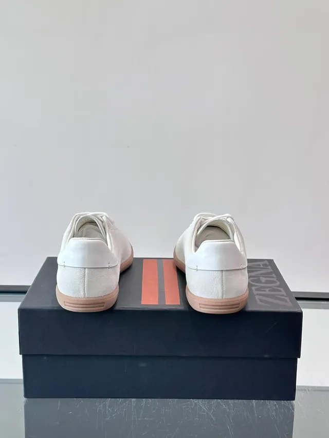 Off-White Suede Low-Top Gum Sole Lifestyle Sneakers 3