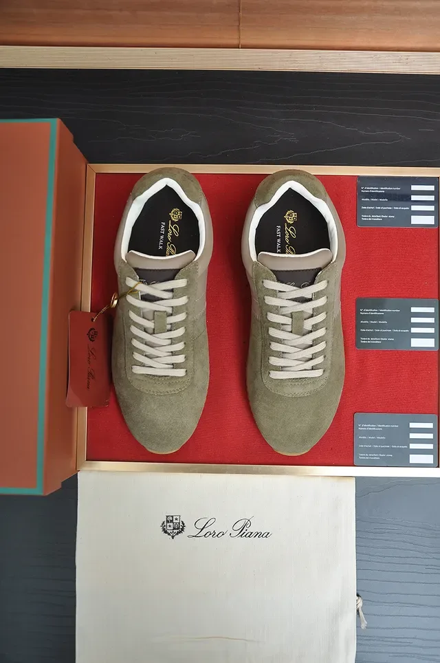 Tênis Runner Retro Minimalista de Camurça Verde Oliva e Bege 2