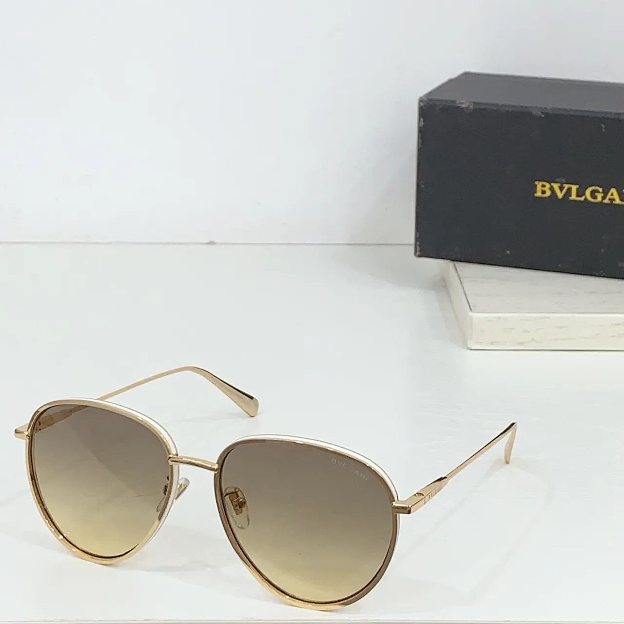 Oversized Aviator-Style Gold-Tone Gradient Brown Sunglasses 4