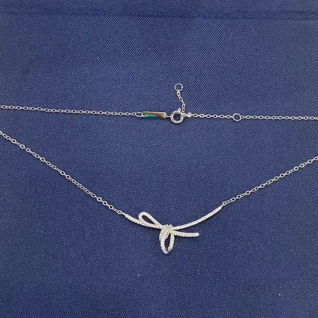 Pavé-Set Bow Motif Pendant Necklace 6