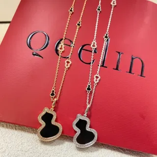 Qeelin Wulu Collier avec Pendentif Gourde Noir Émaillé avec Pierres Pavé