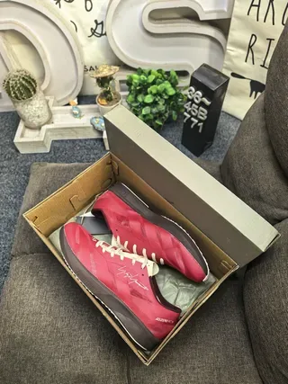 أحذية رياضية low-top شبكية أحمر وكريمي 3